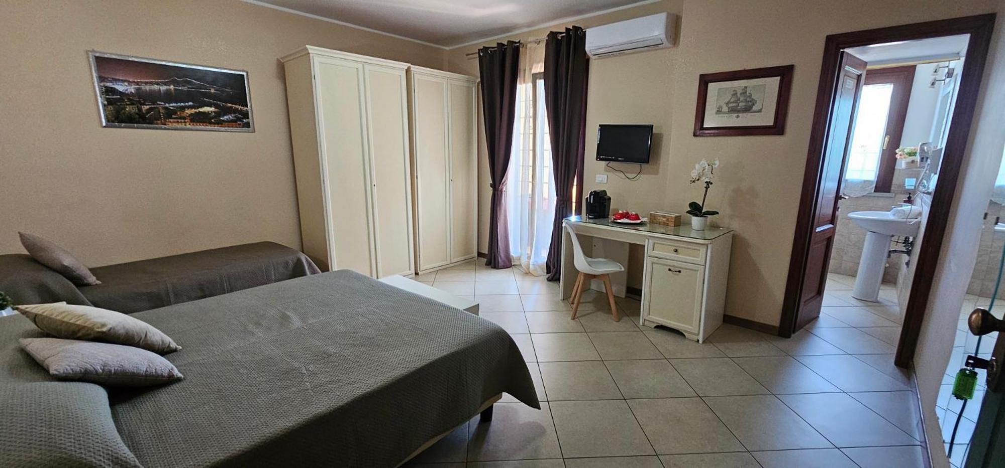 Airport Guest house 2*